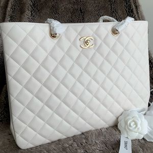 Authentic Chanel Timeless Classic Tote in white caviar with lghw